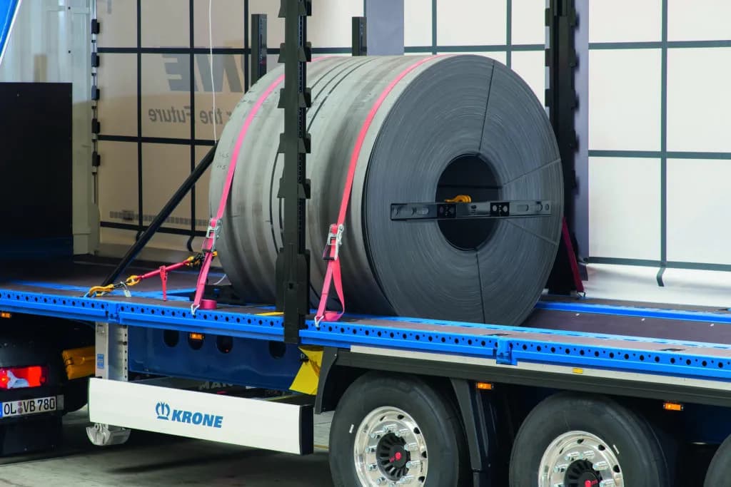 Ile pasów na naczepie? Kluczowe zasady zabezpieczenia ładunku