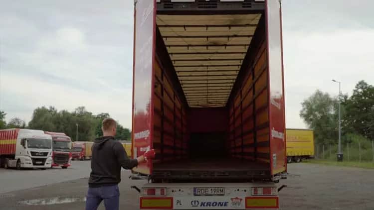 Jak otworzyć dach w naczepie - proste kroki i ważne wskazówki