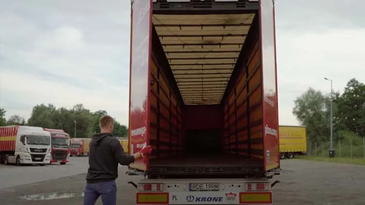 Jak otworzyć dach w naczepie - proste kroki i ważne wskazówki