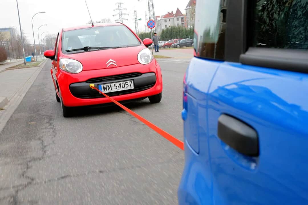 Gdzie nie można holować auta? Przepisy, które musisz znać