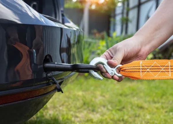 Czy samochód z automatyczną skrzynią można holować bez ryzyka uszkodzeń?