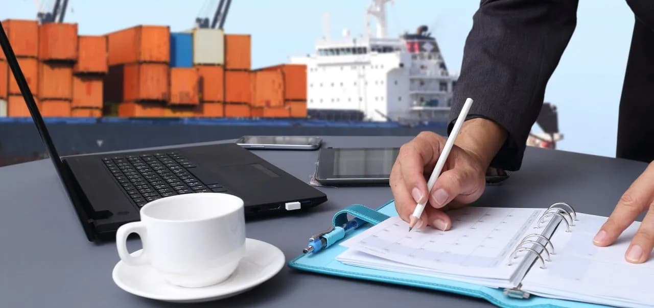 Spedytor kim jest i jakie ma kluczowe obowiązki w logistyce Spedytor kim jest i jakie ma kluczowe obowiązki w logistyce