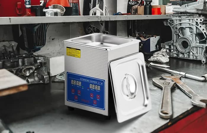 Jaką myjkę ultradźwiękową do warsztatu wybrać, aby zaoszczędzić czas?